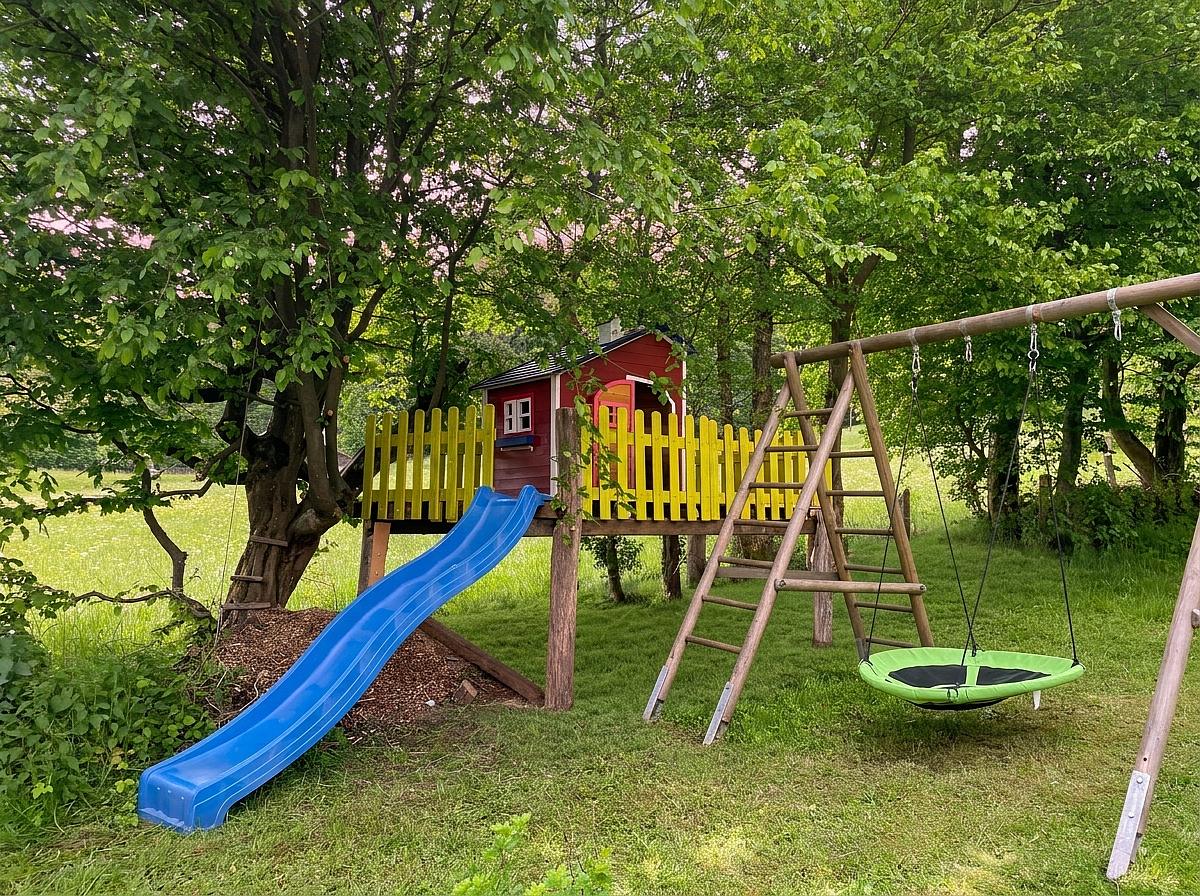 Spielhaus für Kinder im Garten des Ferienhauses